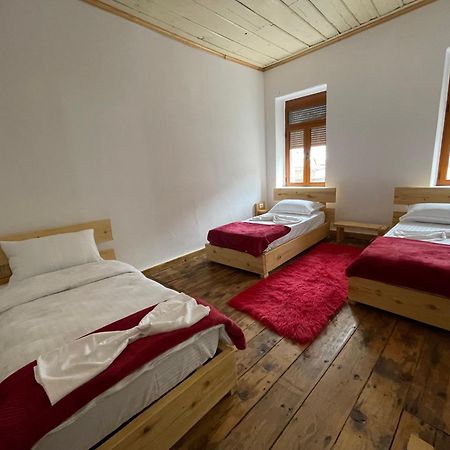 Ardjon House Hostel Berat Exterior photo