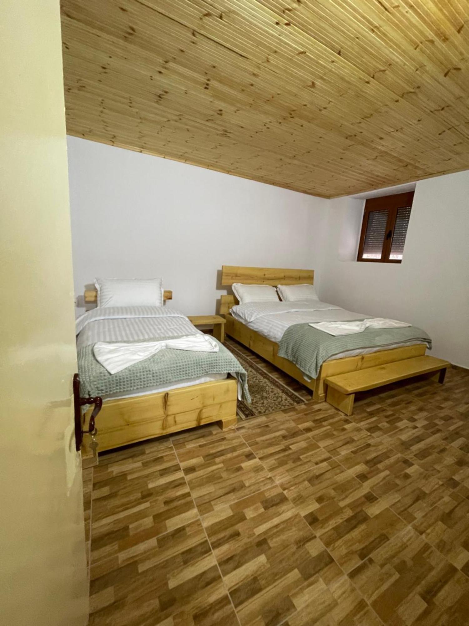 Ardjon House Hostel Berat Exterior photo