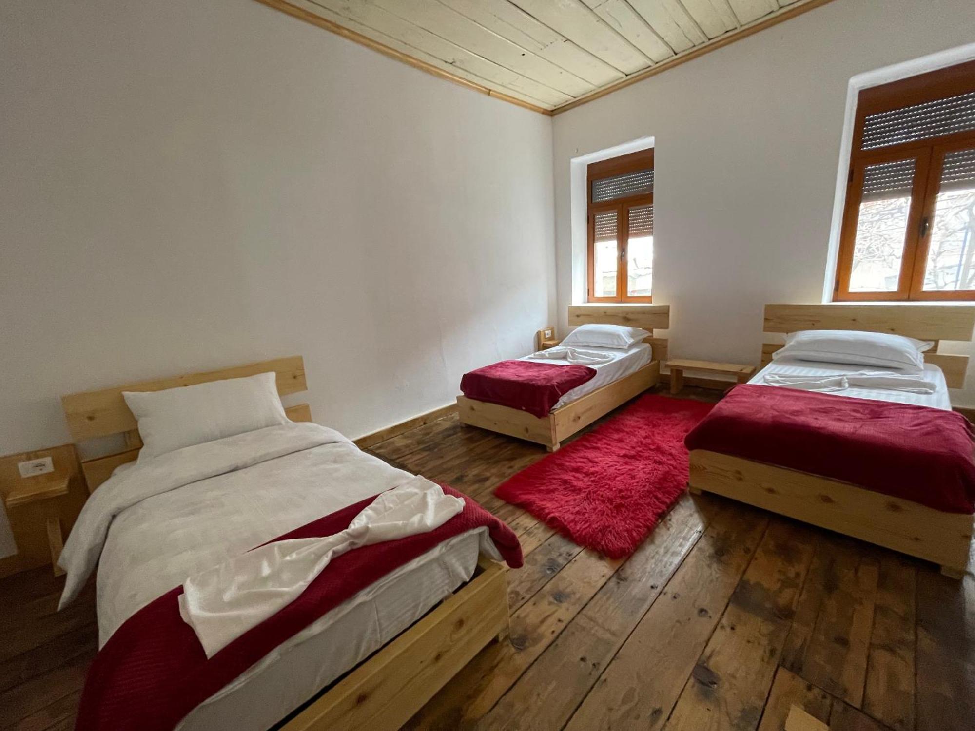 Ardjon House Hostel Berat Exterior photo